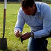 Grasspecialist Mark Jan Vink geeft advies over doorzaaien grasland